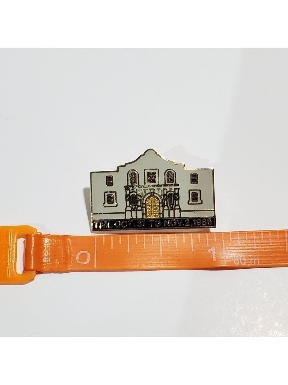 Vintage The Alamo San Antonio TX Goldtone metal enamel pinback pin
